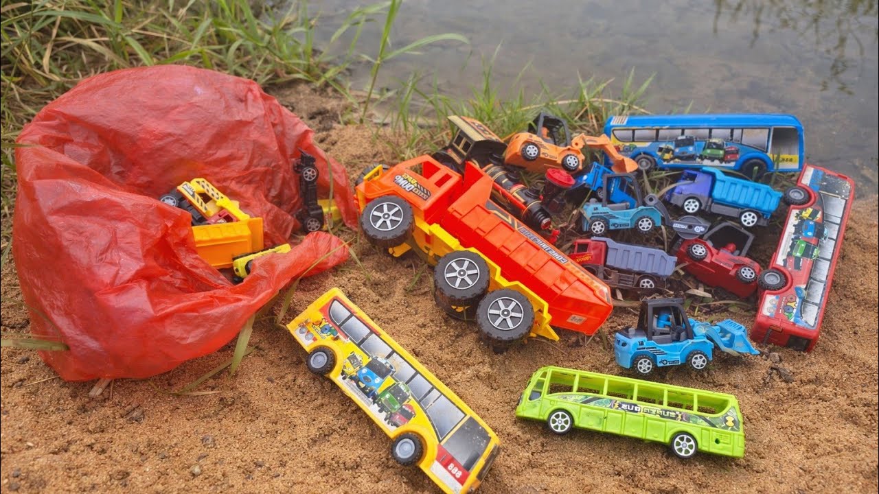 Menemukan Mobil Mobilan Truk, Bus Tayo, Truk Pasir, Excavator, Truk Tangki, Truk Pengangkut eps42