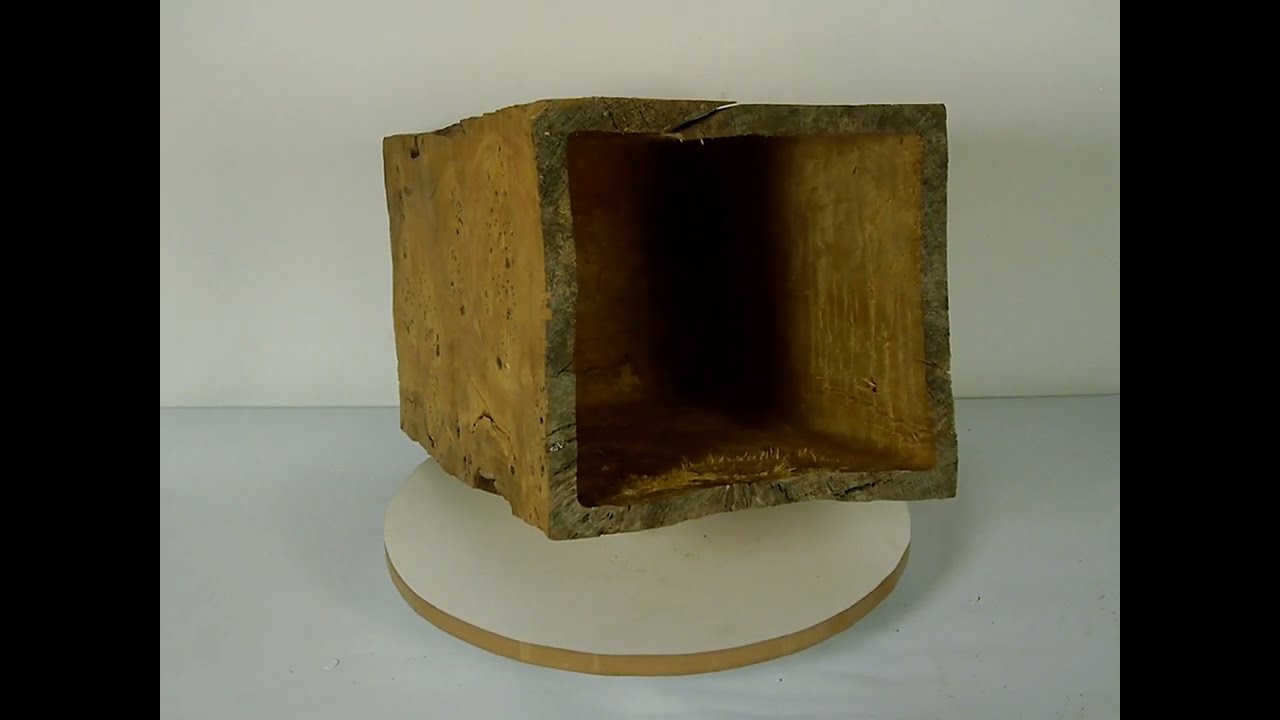 Kubischer hohler Körper, Pappelmaser, 58x43x33 cm (OB 045)