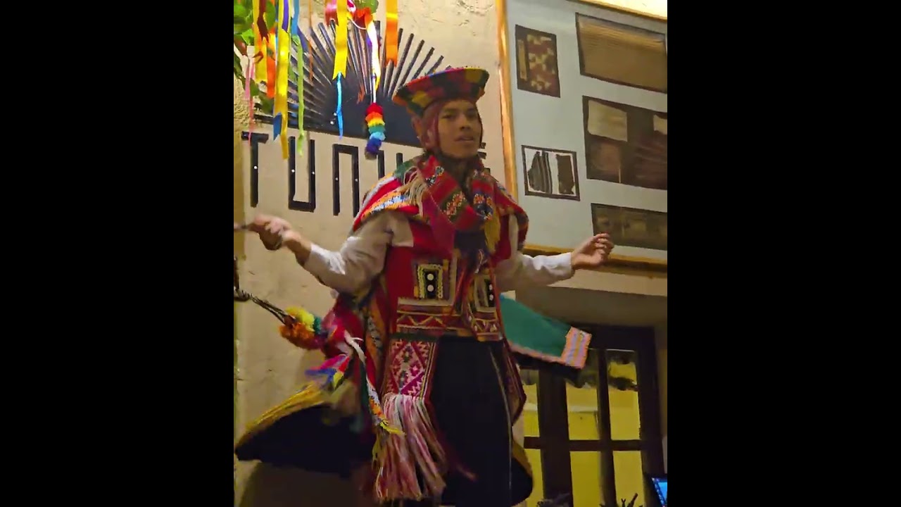 EP 30 แสดงโชว์ในร้านอาหารในเมืองครุฑโกหลังลุยมรดกโลกมาชูปิซู ของเปรู