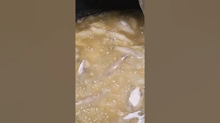 SUPERSATISFYING SOUND 👌💯🌈 FRYING FISH 🐟 #asmr #youtubeshorts #asmrsounds #fryingsounds #fryingfish