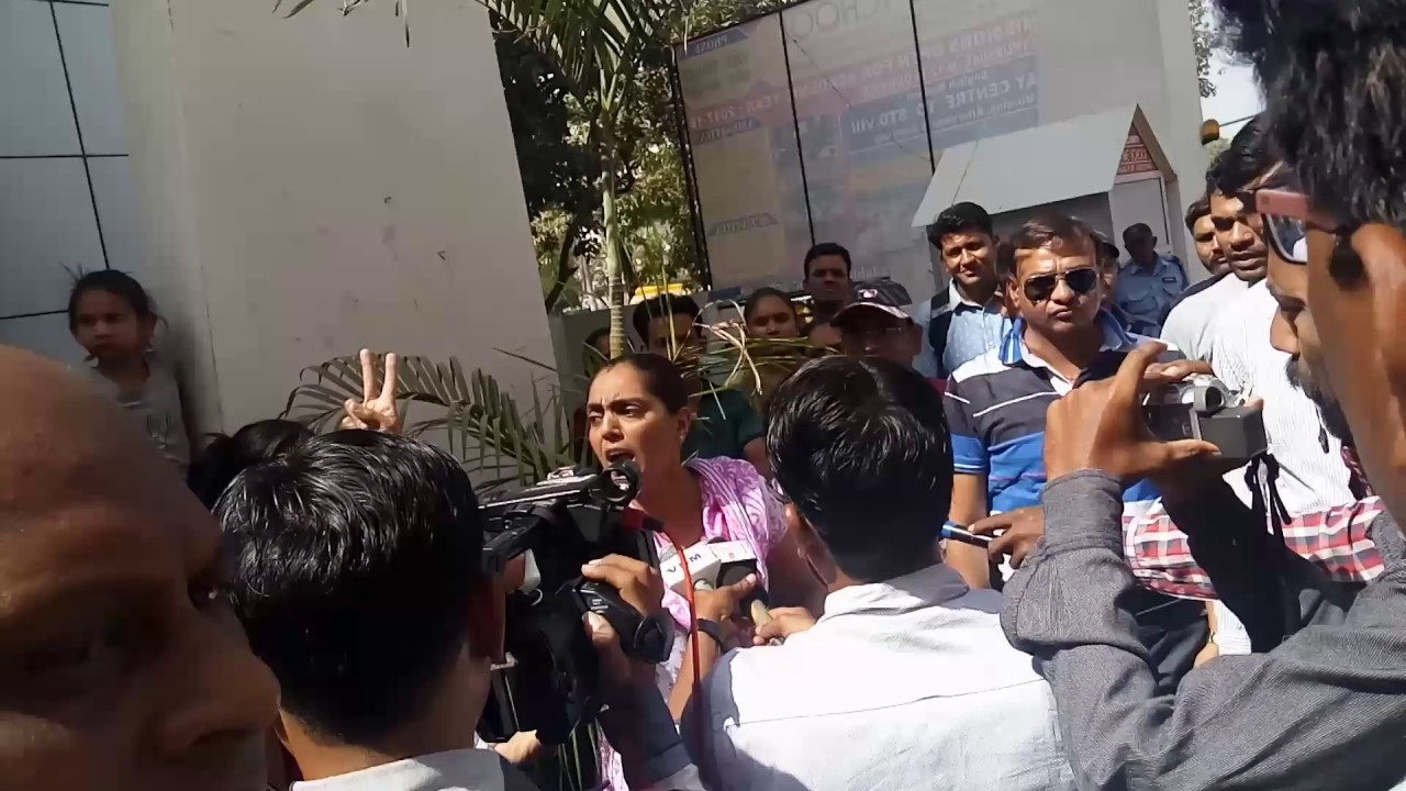 Ambe school manjalpur fees increase ishu