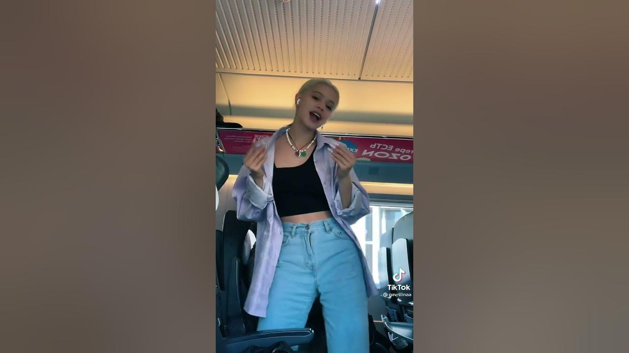Юлия гаврилина фотообои в платье