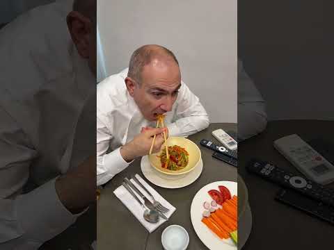 Փաշինյանը շարունակում է տեղյակ պահել, թե ինչ է ուտում