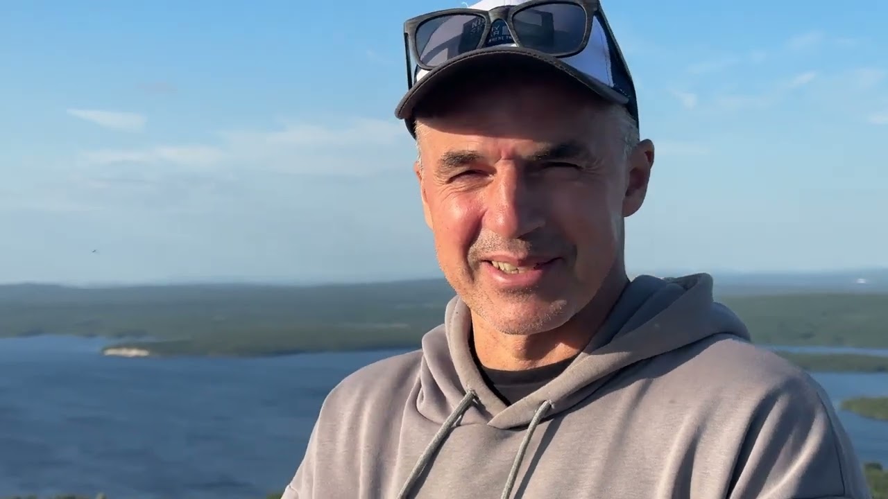 А  с платформы говорят, это город Мончегорск. Продолжаем путешествовать по Мурманской области.