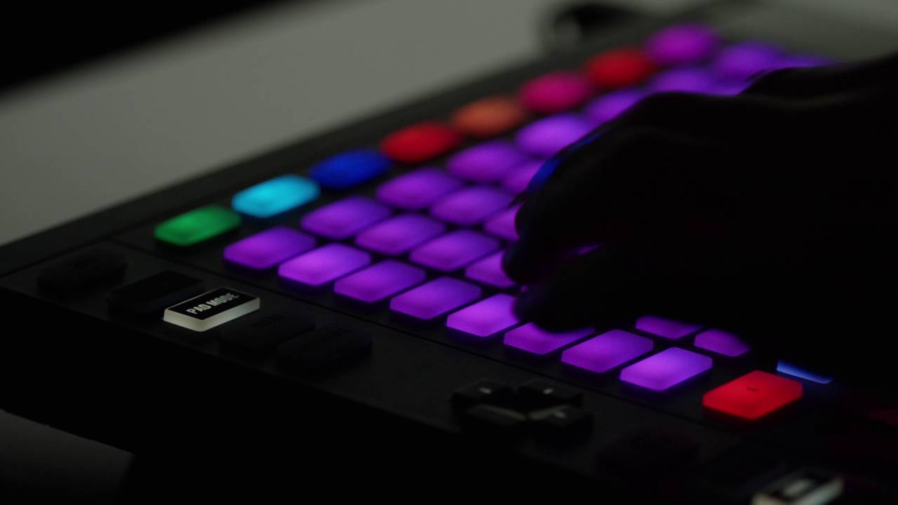 MASCHINE JAM MIDIコントローラー Maschine Jam: Sequencing + Performance Controller For Maschine
