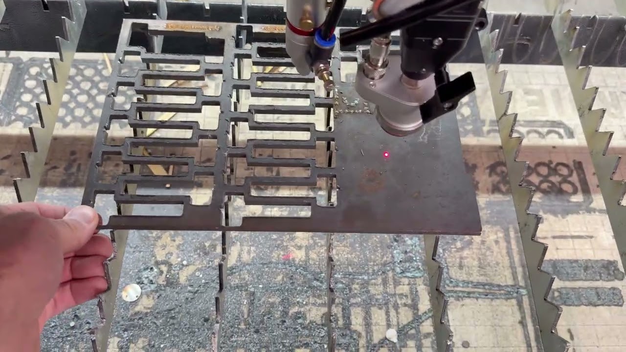 Гвейке М3 Ультра в мастерской Dadgineered Shop, резка углеродистой стали 14.