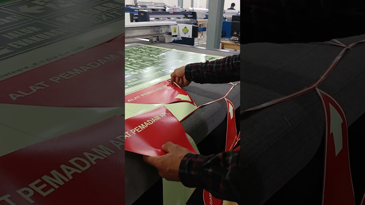 Sticker Diecut Glow In The Dark Bisa Menyala Kalo Gelap!! 