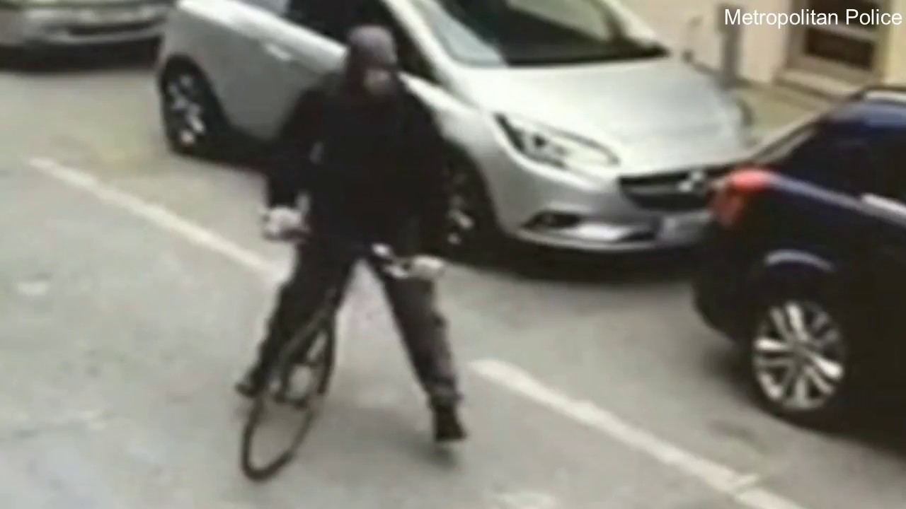 Police release CCTV in hunt for acid attack robbery on takeaway driver ...