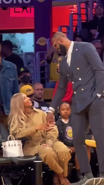 Lebron and his wife’s secret hand shake❤️ #shortvideo #lebronjames #viralshorts #viralvideo