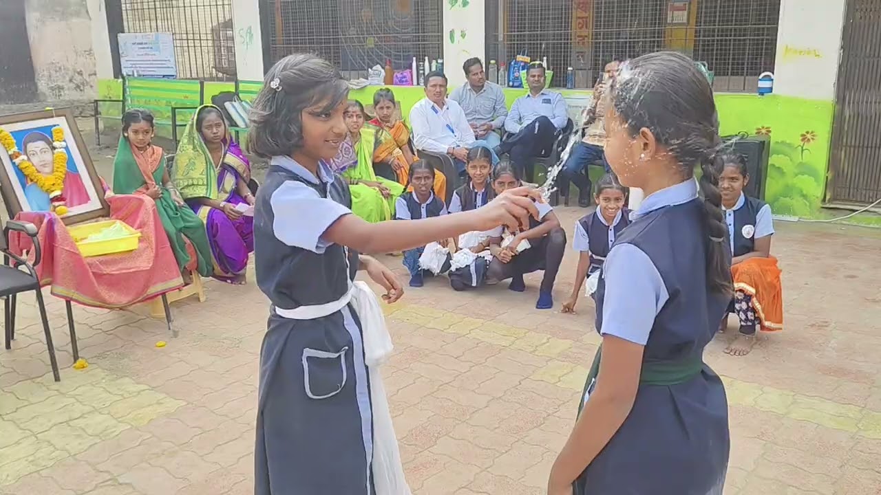 @बाकड्यावरची दुनिया... महिला सबलीकरण पथनाट्य 