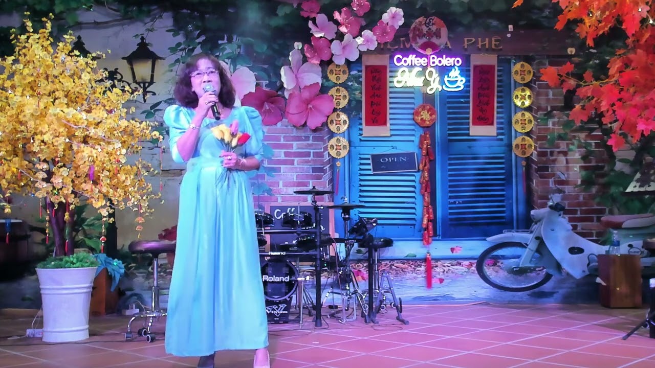 Ga chiều phố nhỏ  - Sáng tác: Nguyễn Vũ  - Trình bày : Bích Thủy