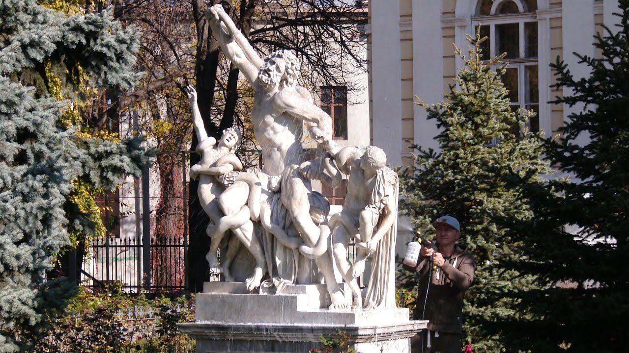 В Одессе проводят текущий ремонт мраморных памятников - YouTube