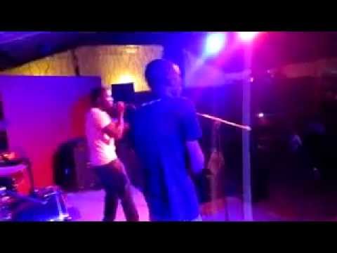 Willie Bounce & Tinman Live @ Book Cafe....Tings turn oop.....