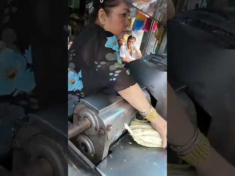 Video Uống giải khát ly nước mía ở xe nước mía cô chủ đẹp... - youtube