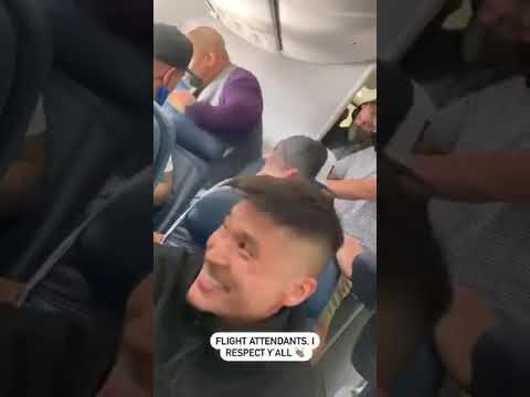 مضيف شجاع يقيد شخصا حاول اختطاف طائرة أميركية 