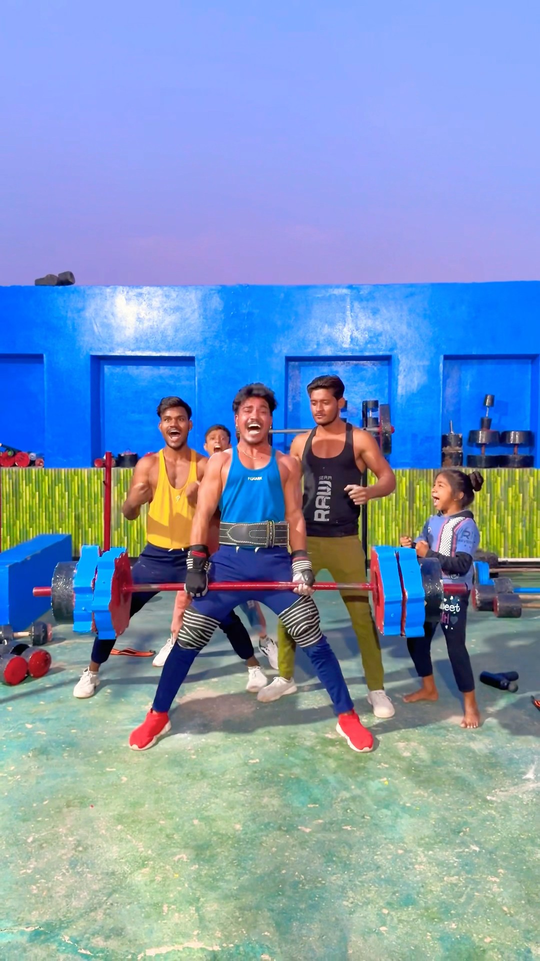 1000KG ke lie Ready ??? #funny #shortvideo #youtubeshorts ￼
