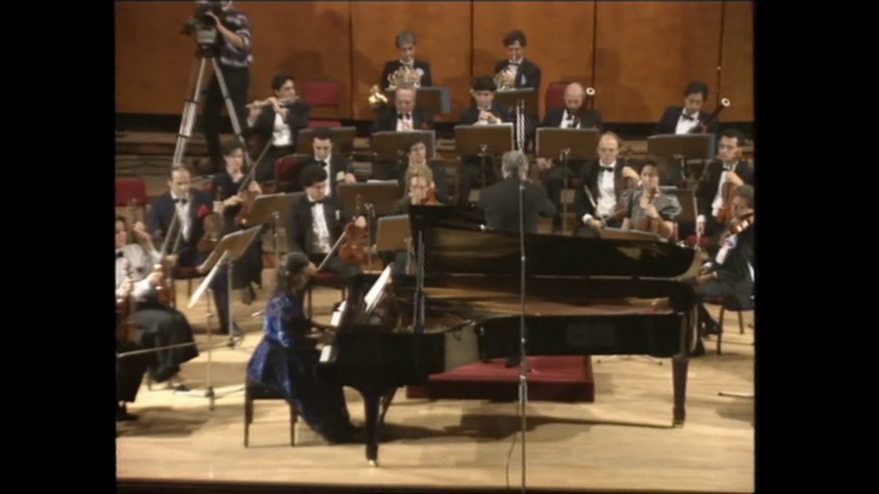 W.A.Mozart concerto in B flat major No 27-Orchestra of colours.Conductor Manos Hatjidakis (1989)