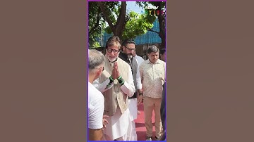Amitabh And Abhishek Bachchan Attend Advertising Legend Piyush Pandey