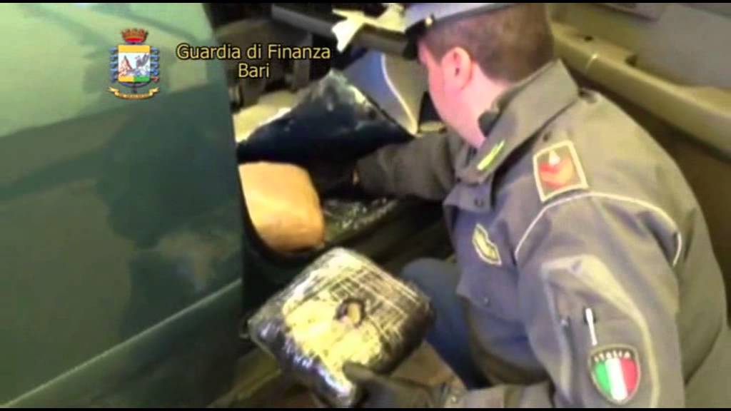 PORTO DI BARI: SEQUESTRATI 31,500 CHILOGRAMMI DI MARIJUANA. ARRESTATO UN CITTADINO GRECO