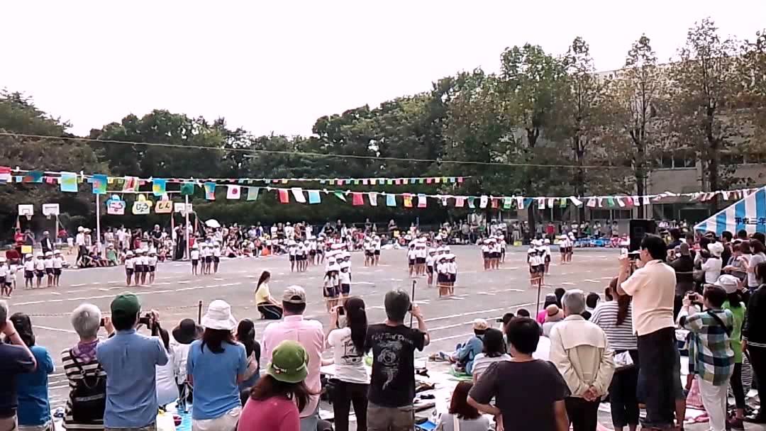 青葉幼稚園運動会 バルーン 組体操14 Youtube