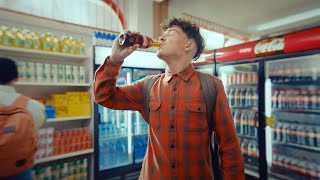 Coca-Cola dévoile sa nouvelle pub télé - Ouvre un Coca-Cola Resimi