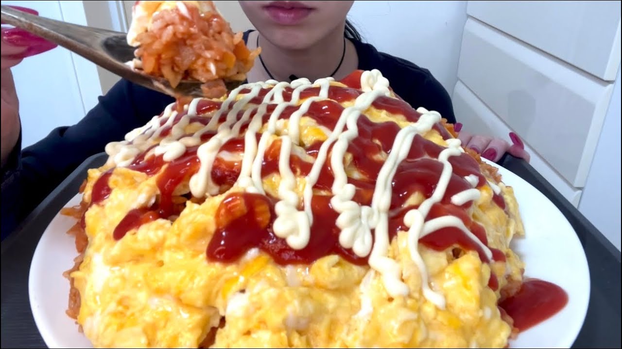 【ASMR，咀嚼音】Omelet Rice！具沢山オムライス！