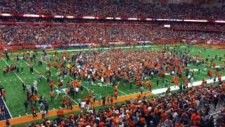 Syracuse fans fill the field after upsetting Clemson 27-24