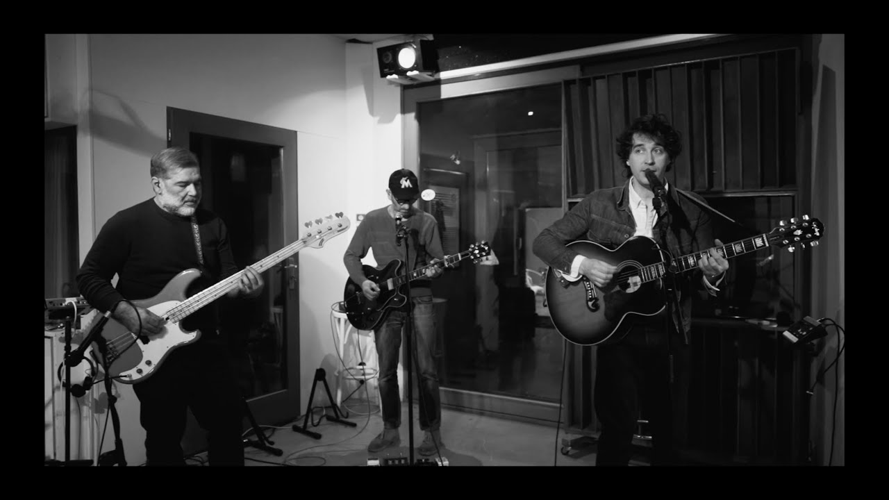 Tahiti 80 - Hot (Live Acoustic) - YouTube