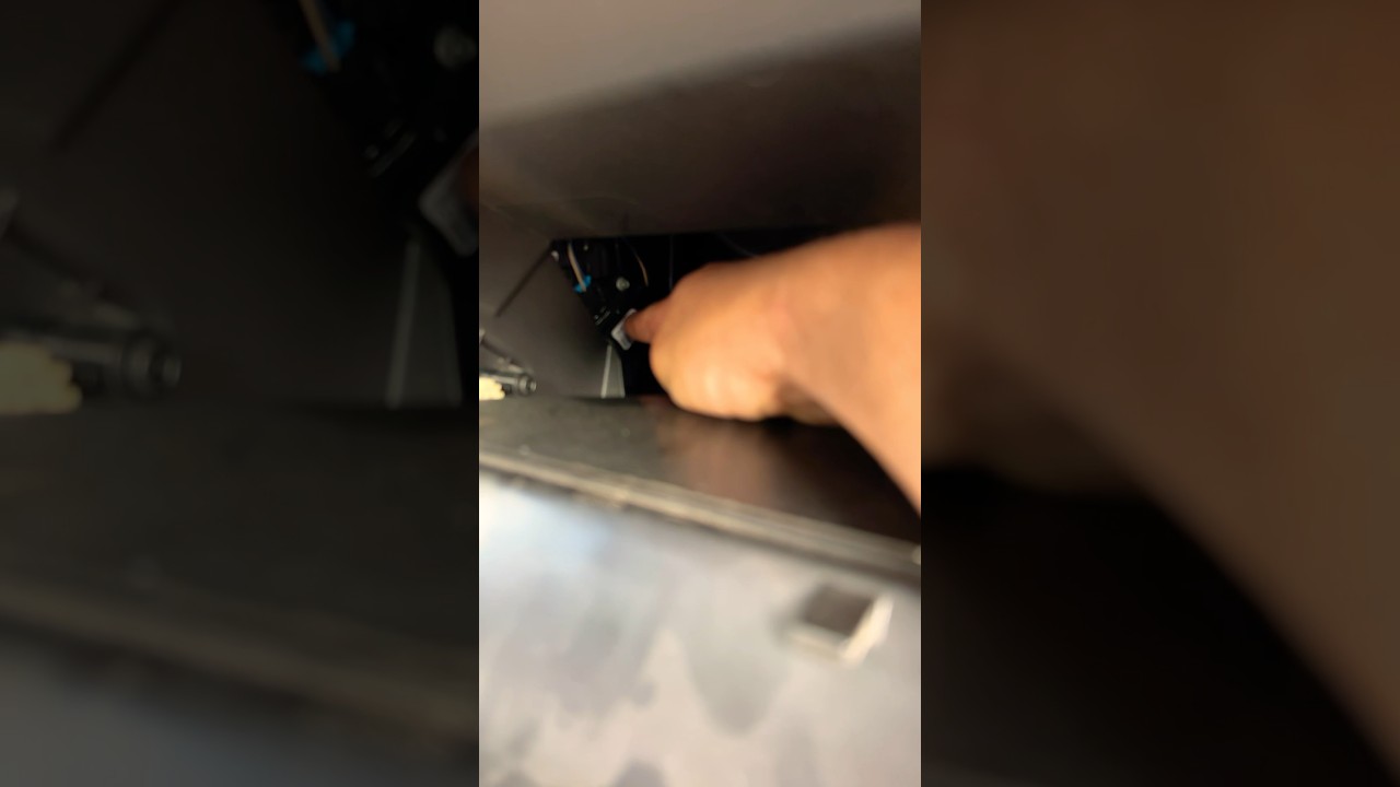 Щелкающий шум из-за приборной панели на автомобилях GM