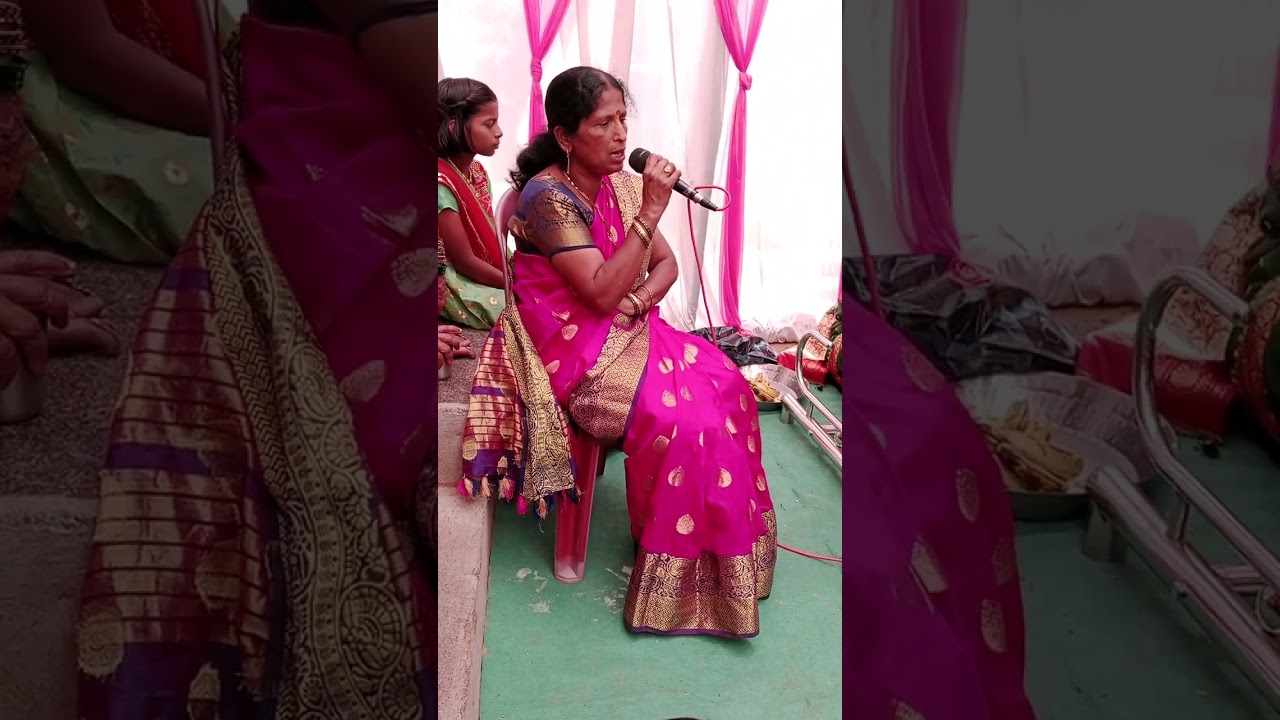 बारसे कार्यक्रम पाळणा गाताना