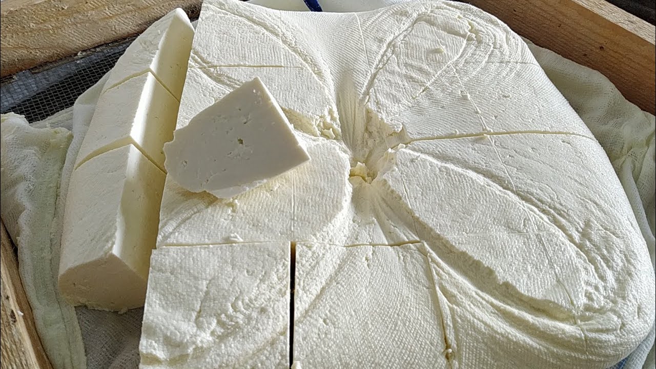 الجبنة المنزلية بأسهل طريقة🔥 بالمنفحة ( الروبة ) ( خميرة الجبنة )