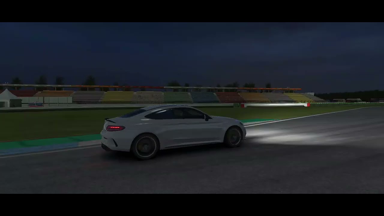 Carrera en un mercedes-amg c63s