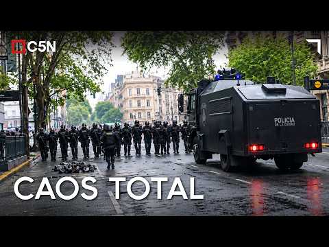UNIVERSITY MARCH | POLICE repressed PHOTOGRAPHERS