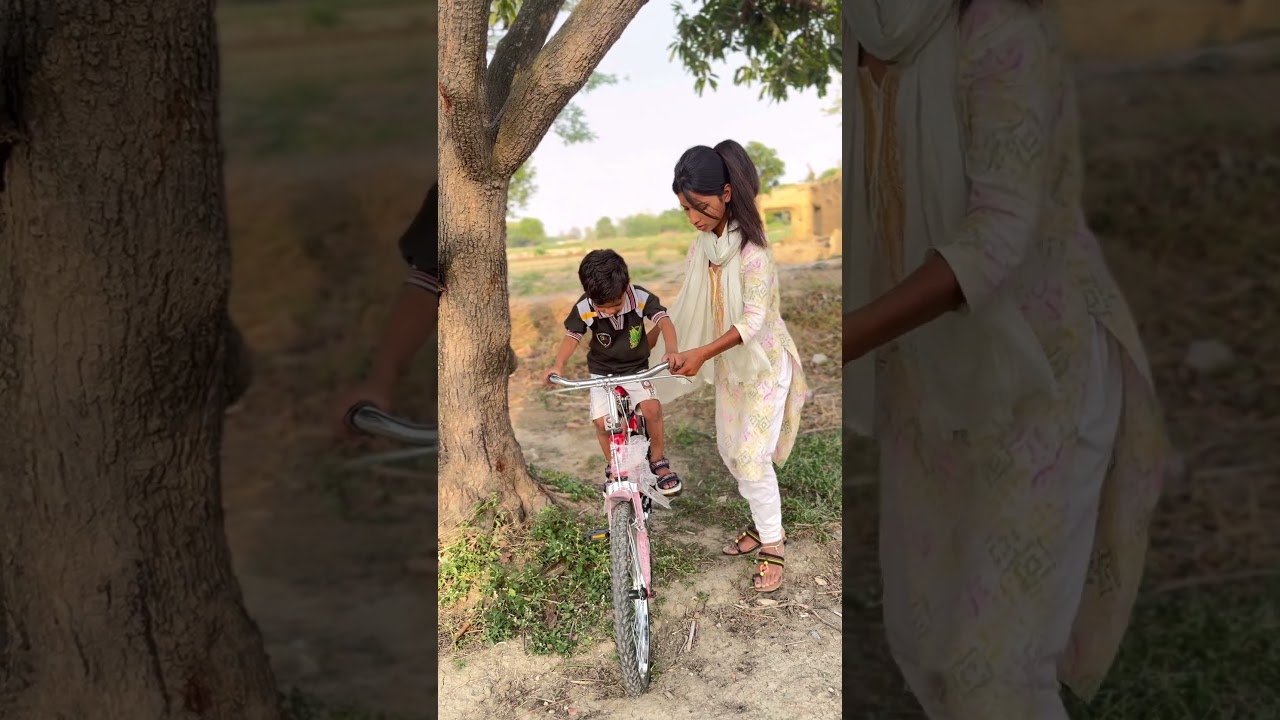 साइकिल चलाते समय अचानक लड़की भेड़िया कैसे बनने लगी 🛕🚩||जय श्री कृष्णा||#krishna #bhajan #shorts