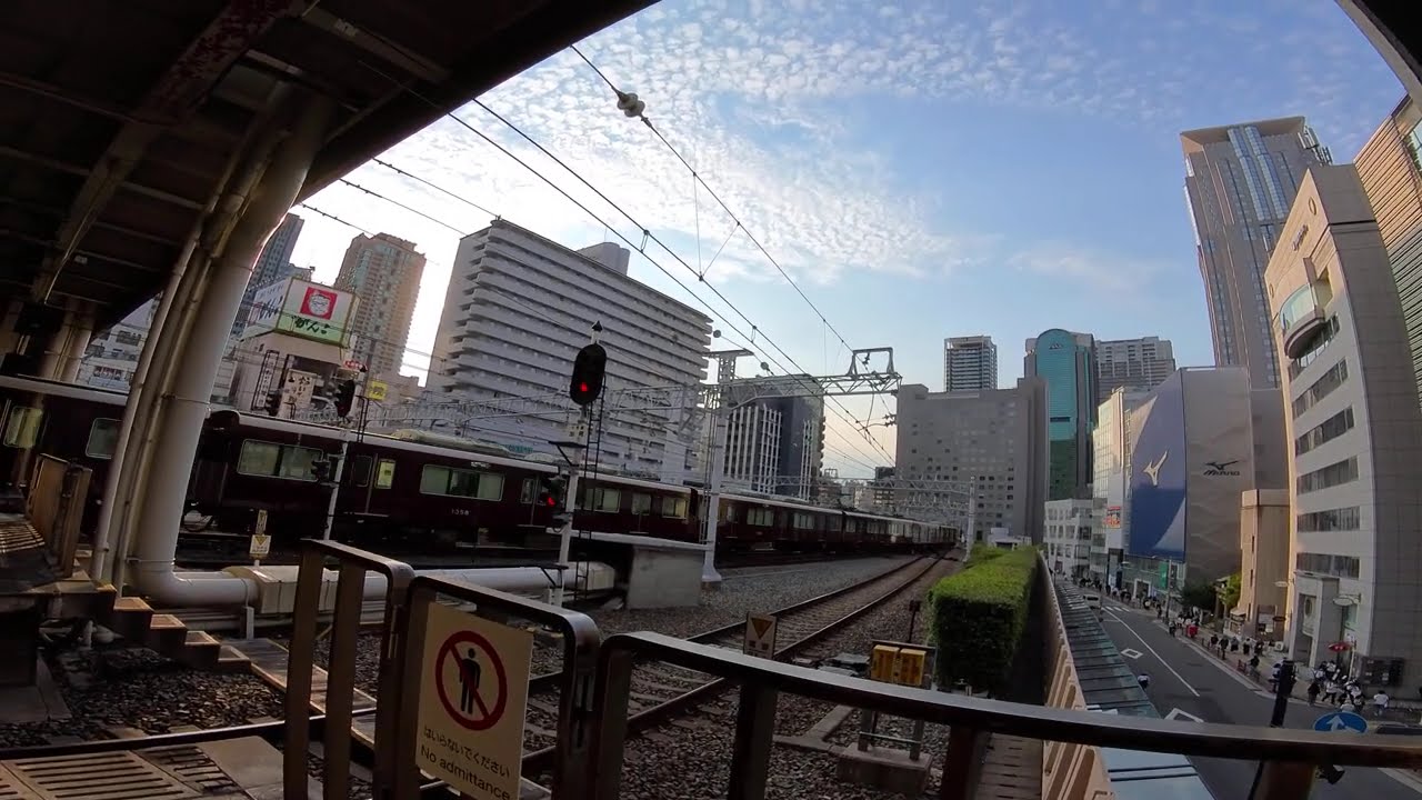 [ 4K ]　阪急電鉄【大阪梅田駅】構内からの風景。