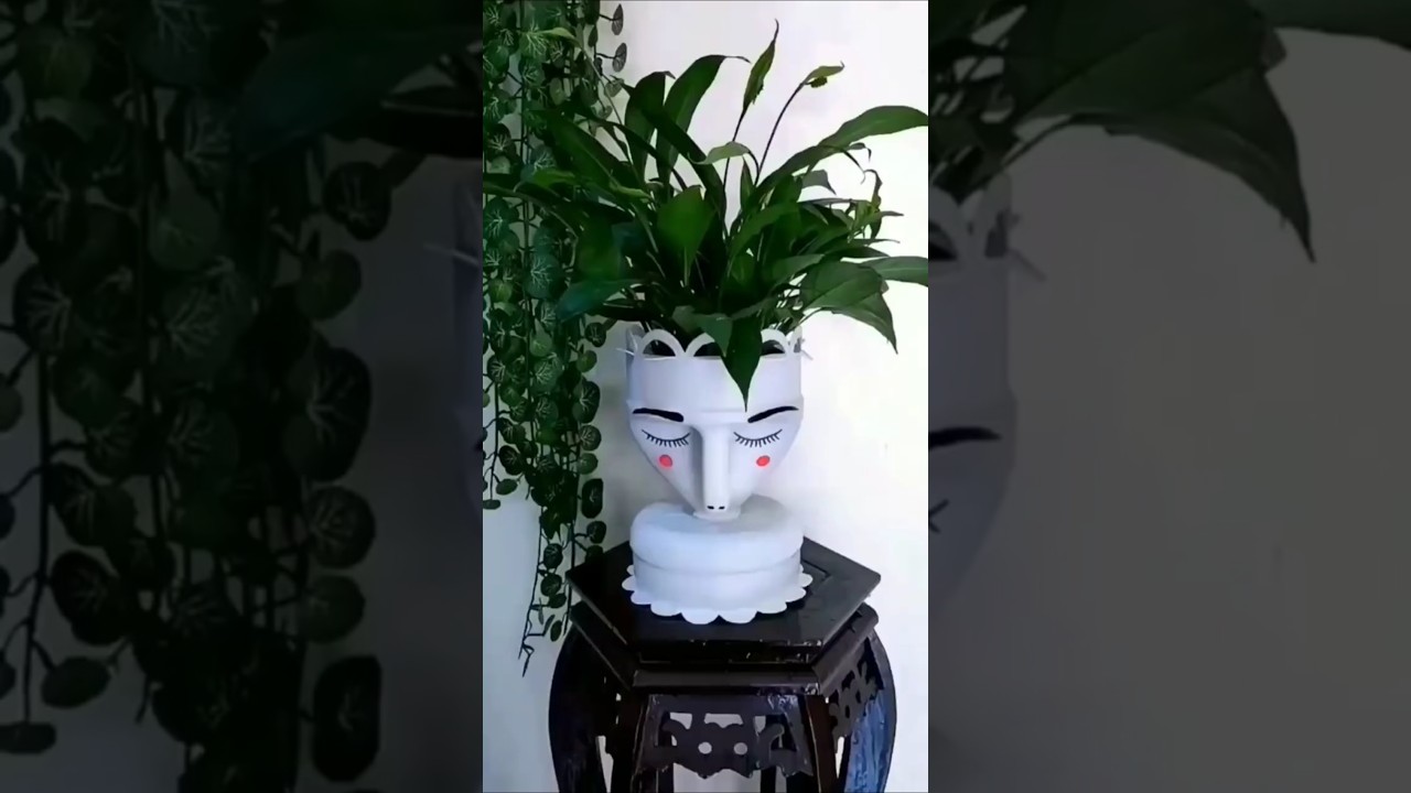 प्लास्टिक की बोतल से बनाएं यह शानदार पॉट #plastic bottle craft ideas #garden #ytshorts