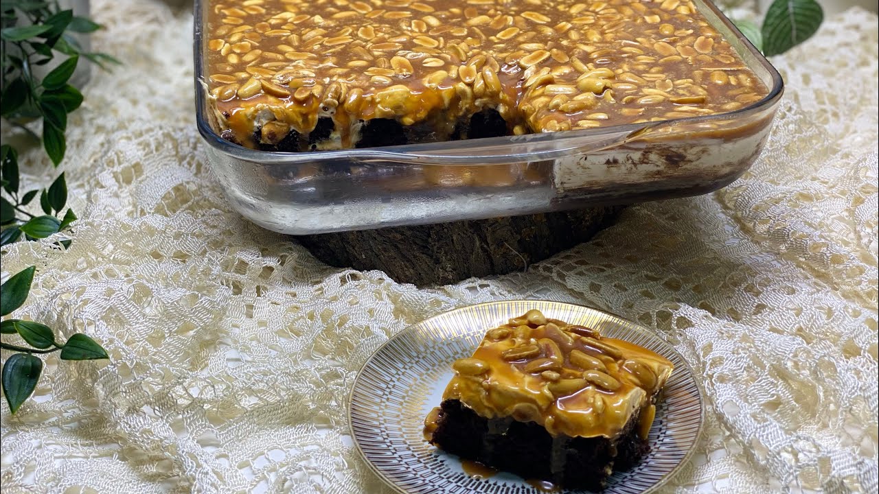 🔥 ببيضة وحدة حضري كيكة سنيكرز بحال المحلات بدون خلاط ولا تعب! جربيها ومتندميش