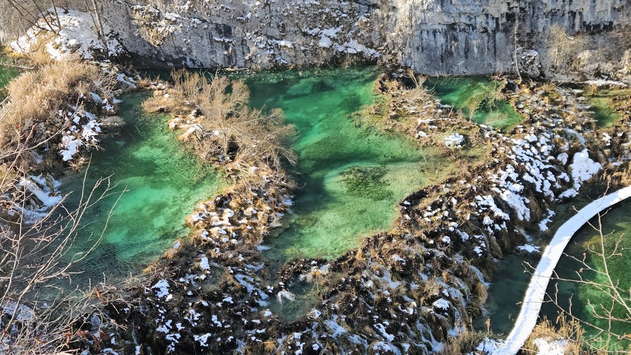 Driving through the Dalmacian mountains to Plitvicka National Park,  Croatia 🇭🇷 
