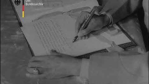 Addis Abeba: Haile Selassie signed the East African Federation of Ethiopia and Eritrea 1952