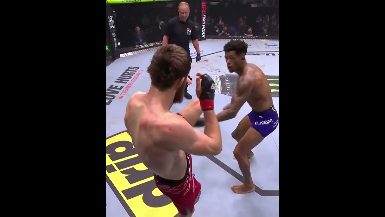 Oliveira and Nurmagomedov go all-out in Round 3| 