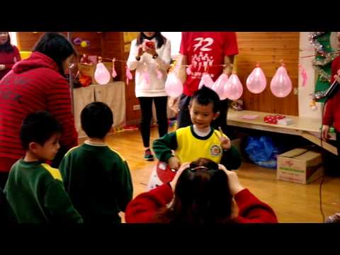 20131225誠幼兒園聖誕活動-戳氣球拿禮物