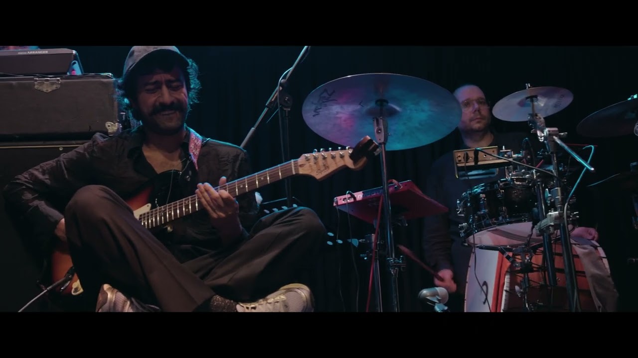 Cümbüş Cemaat - Penceresi Yola Karşı (Live at Salon İKSV)