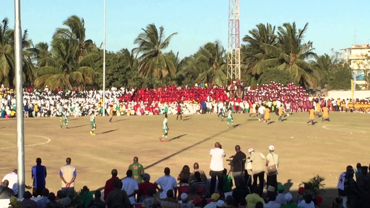 Presidente Nyusi jogando - Abertura Jogos Desportivos Escolares