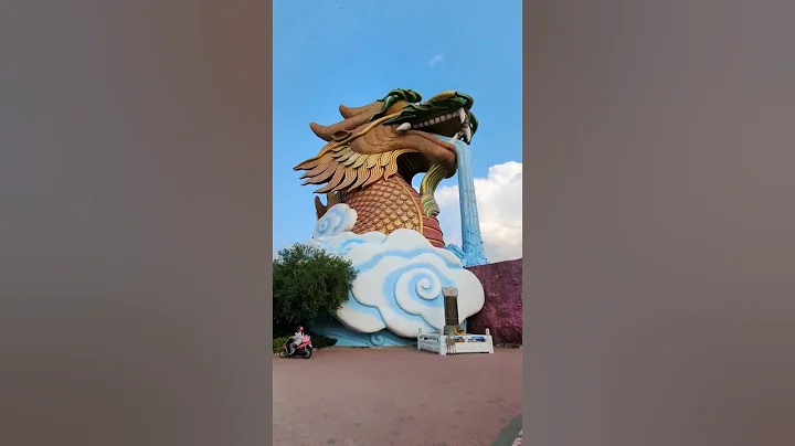 A BIG ASS DRAGON in a Chinese Theme Park in Thailand - DayDayNews