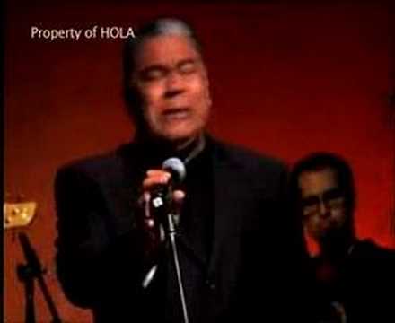 Danny Rivera sings "Una Rosa Roja" at the HOLA Awards 2006