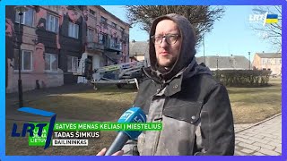 Gatvės Menas Keliasi Į Miestelius Žeimelyje Kuriamas Įspūdingas Smetonos Laikus Menantis Piešinys