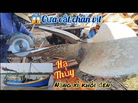Video Sao lại cưa cắt chân vịt????hạ thủy xong phải nhờ tàu... - youtube