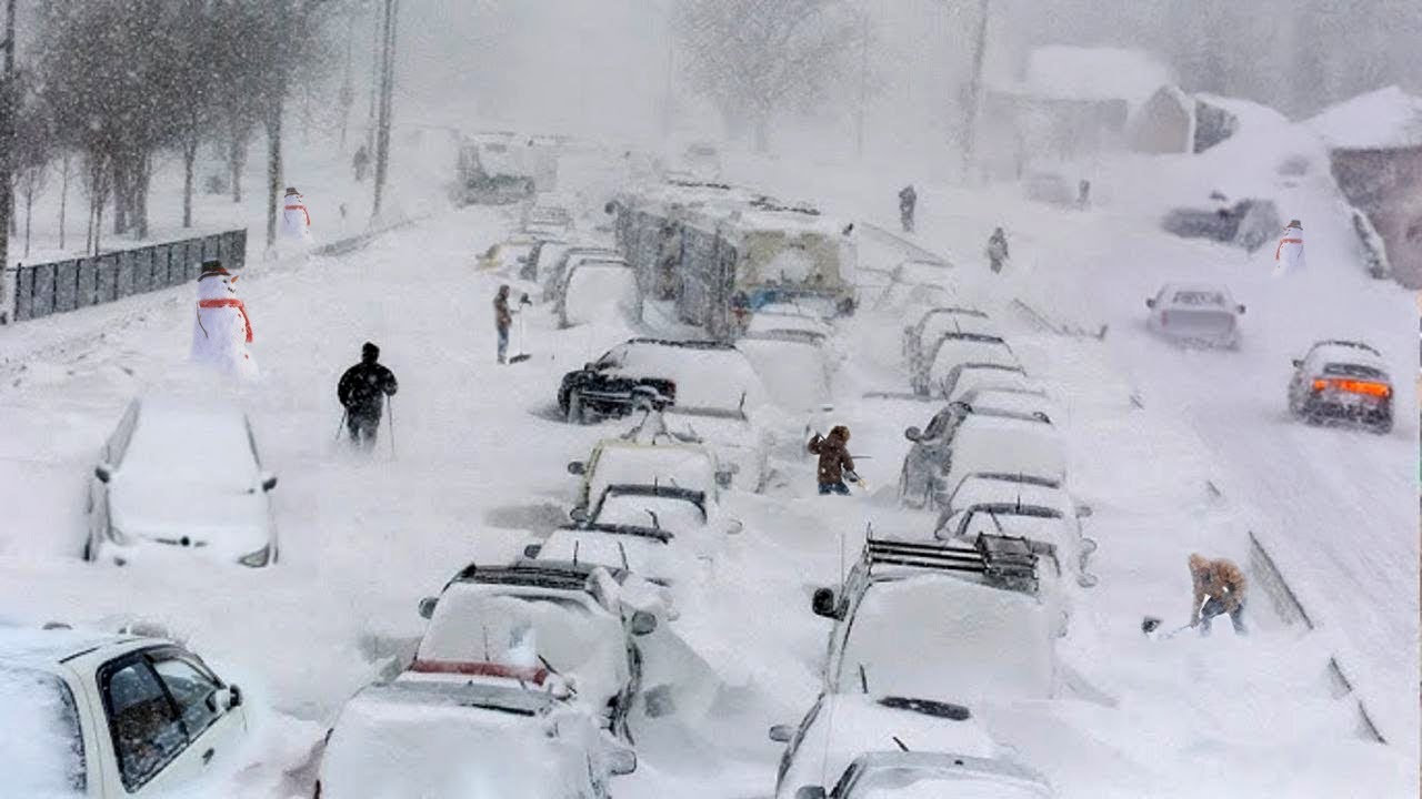 5 Minutes ago, Christmas Chaos in the US! Heavy Snowstorm Causes Many ...