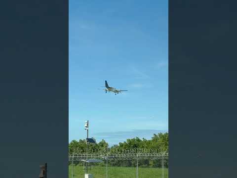 Cessna 402C Landing At SJU Airport
