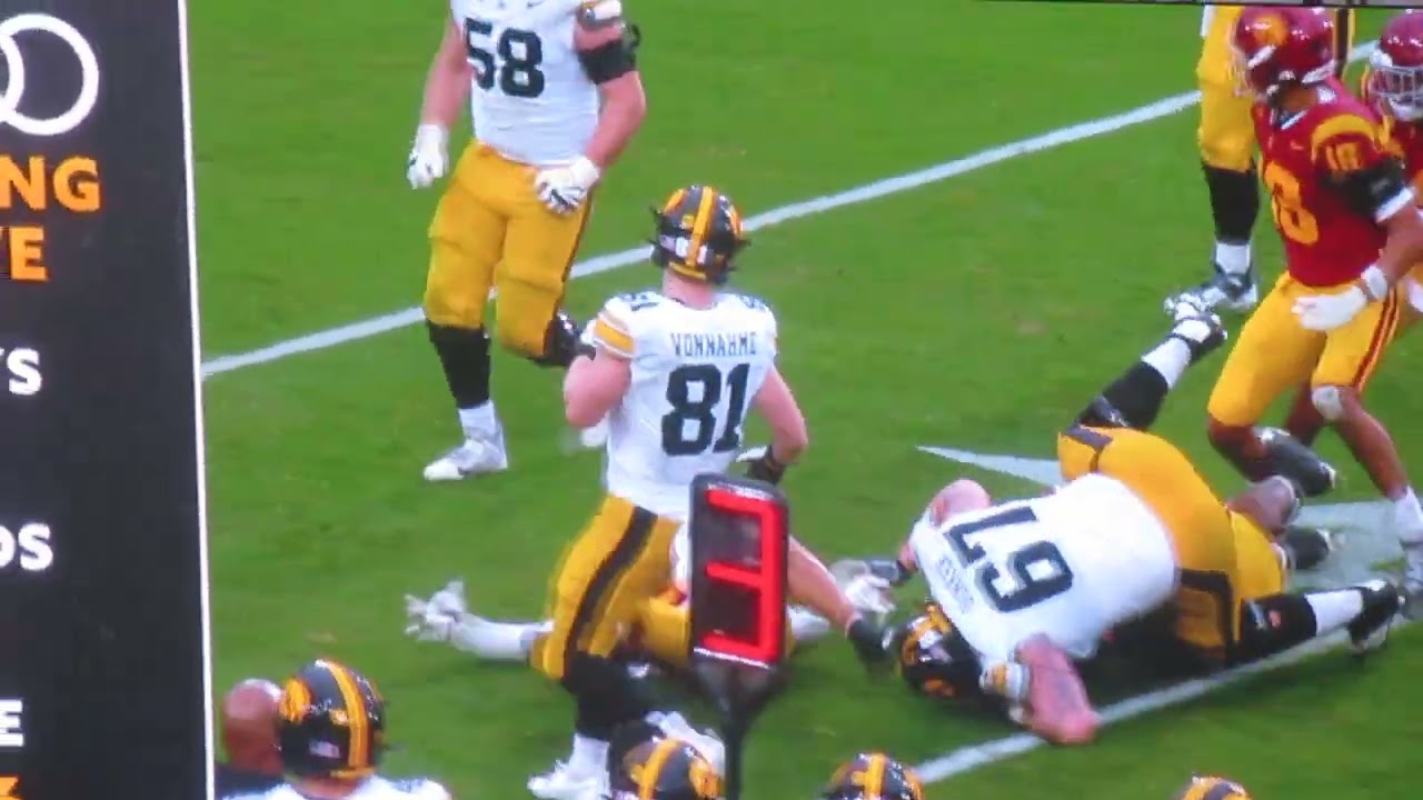 Highlights of USC's go ahead touchdown in the 4th quarter against Iowa